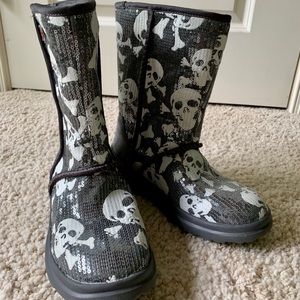 UGG sequins and crossbones size 6